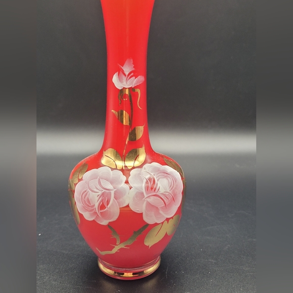 Norcrest Japan Red Vase With White Roses And Gold Details - Picture 2 of 9